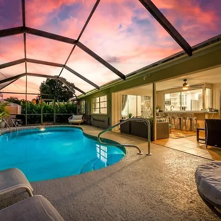 Heated Pool - Minutes To Beach - Outside Bar - Perfect For Family